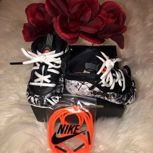 NIKE LIL POSITE (CB)